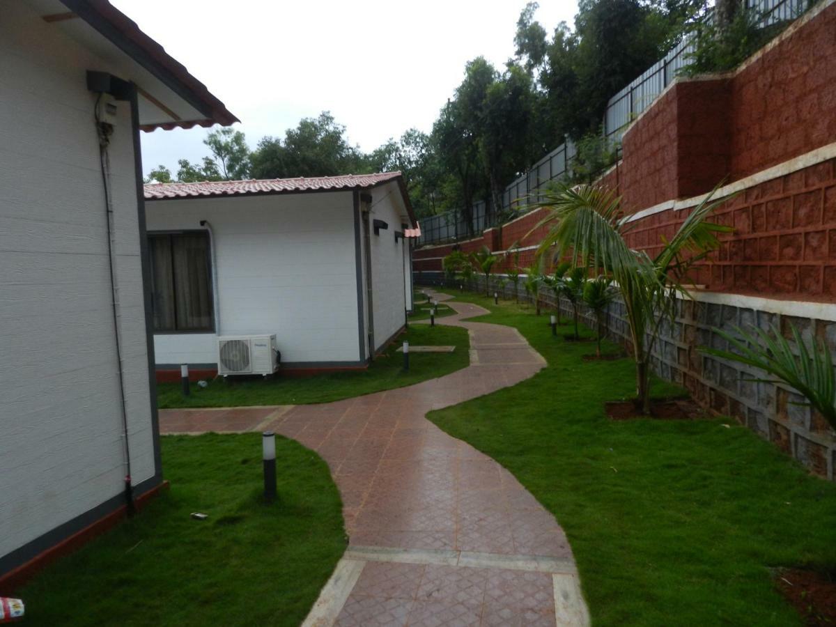 The Nihal Resort Mahabaleshwar Bagian luar foto